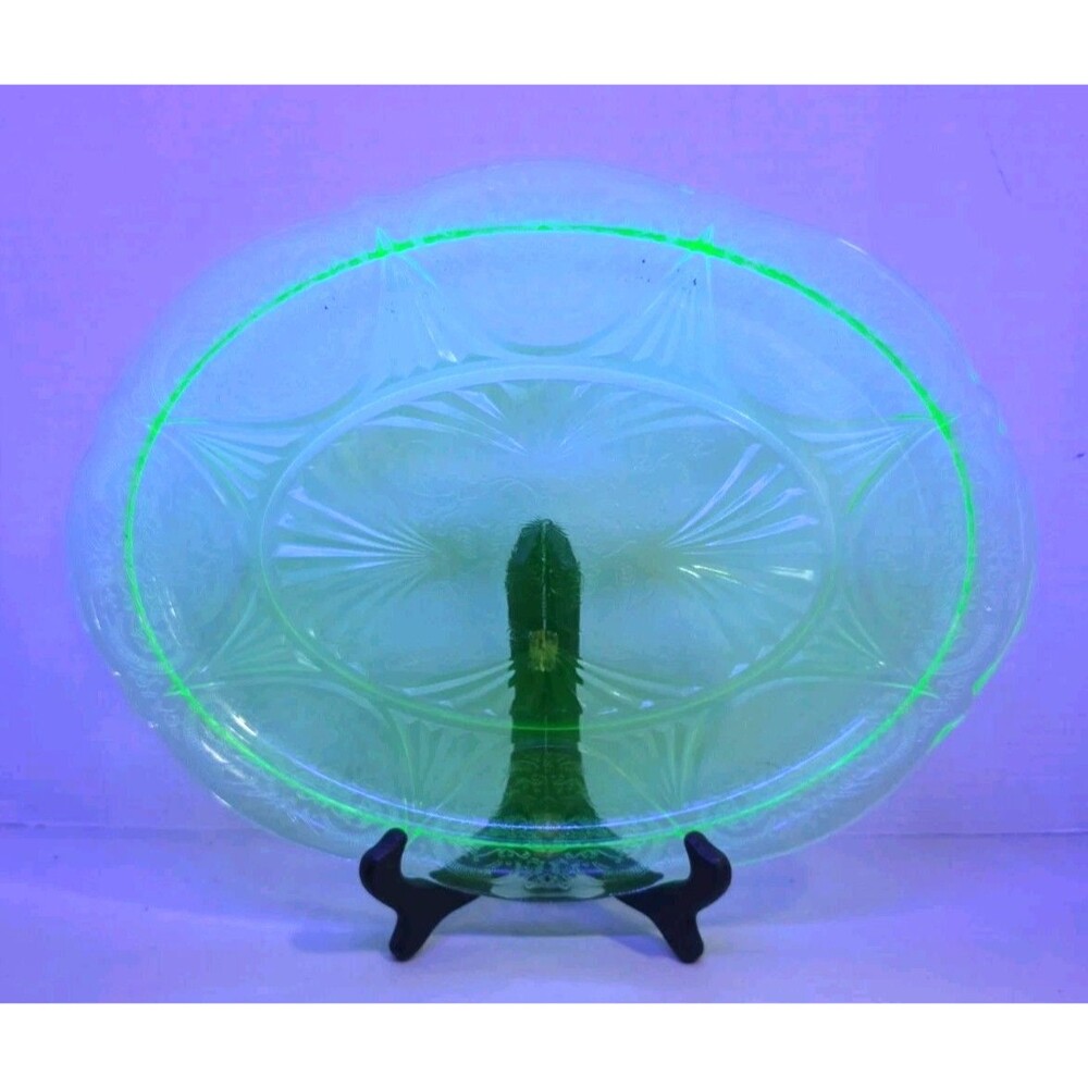 Vintage 1930’s  Hazel Atlas Green Depression  Oval Serving Platter Uranium